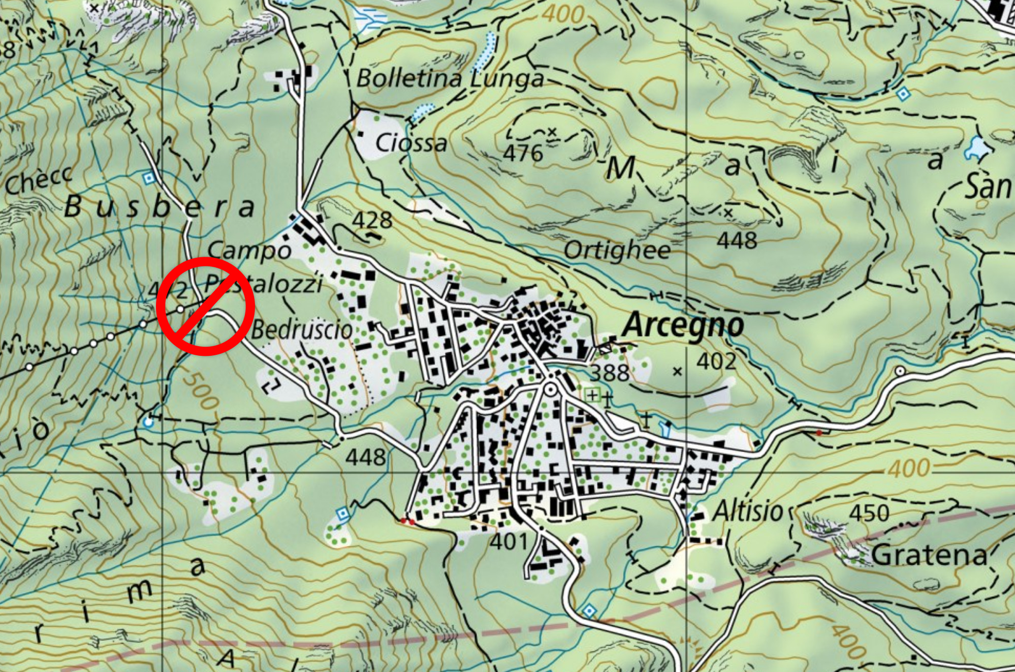 Nella mappa l'area sbarrata del sentiero tra Bedruscio e Busbera.