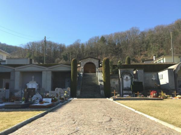 Il cimitero di Losone.