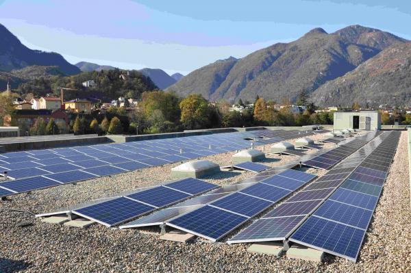 Pannelli solari sugli edifici comunali di Losone